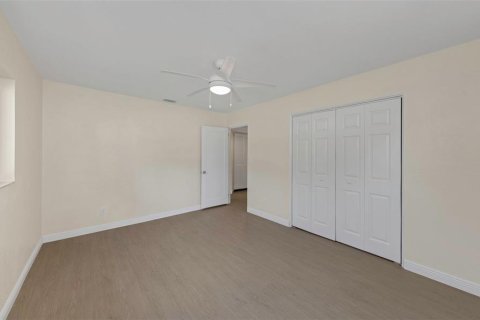 Villa ou maison à vendre à Saint Petersburg, Floride: 4 chambres, 177.07 m2 № 2419522 - photo 7