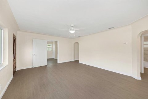 Villa ou maison à vendre à Saint Petersburg, Floride: 4 chambres, 177.07 m2 № 2419522 - photo 4