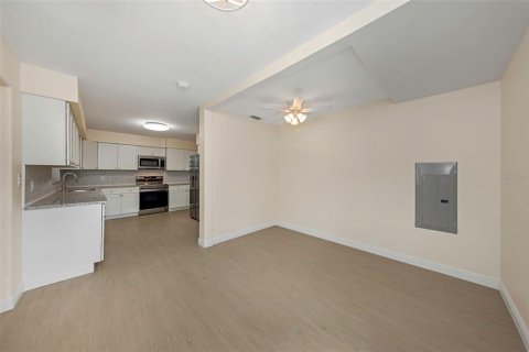 Villa ou maison à vendre à Saint Petersburg, Floride: 4 chambres, 177.07 m2 № 2419522 - photo 18