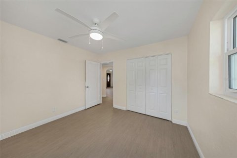 Villa ou maison à vendre à Saint Petersburg, Floride: 4 chambres, 177.07 m2 № 2419522 - photo 9
