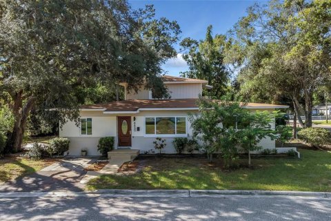 Villa ou maison à Saint Petersburg, Floride 4 chambres, 177.07 m2 № 2419522