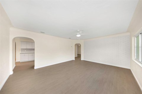 Villa ou maison à vendre à Saint Petersburg, Floride: 4 chambres, 177.07 m2 № 2419522 - photo 2