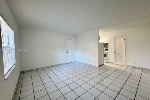 Condominio en alquiler en Coral Springs, Florida, 2 dormitorios, 68.56 m2 № 2044415 - foto 10