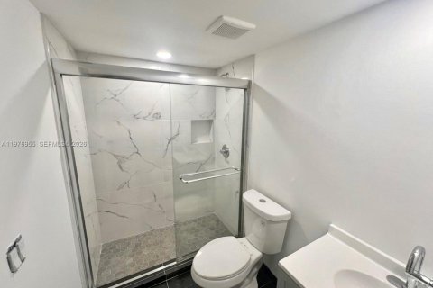 Condominio en alquiler en Coral Springs, Florida, 2 dormitorios, 68.56 m2 № 2044415 - foto 5