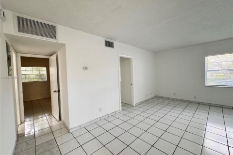Condominio en alquiler en Coral Springs, Florida, 2 dormitorios, 68.56 m2 № 2044415 - foto 11