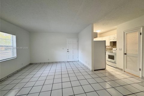 Condominio en alquiler en Coral Springs, Florida, 2 dormitorios, 68.56 m2 № 2044415 - foto 9