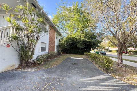 Condo in Coral Springs, Florida, 2 bedrooms  № 2044415