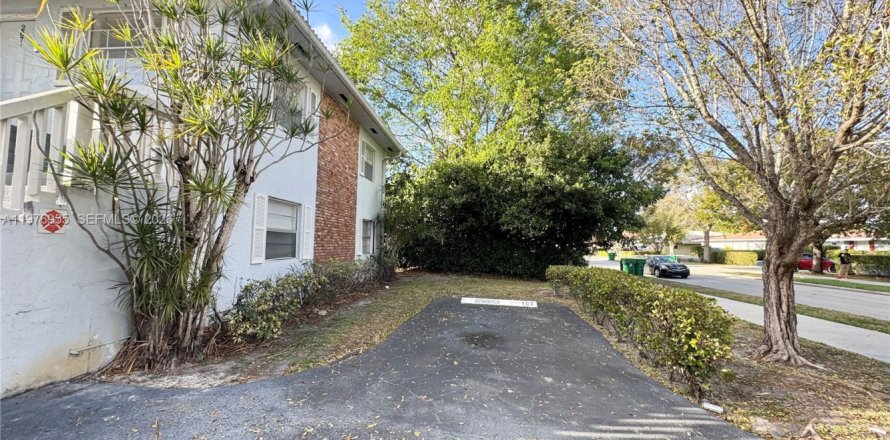 Condo in Coral Springs, Florida, 2 bedrooms  № 2044415