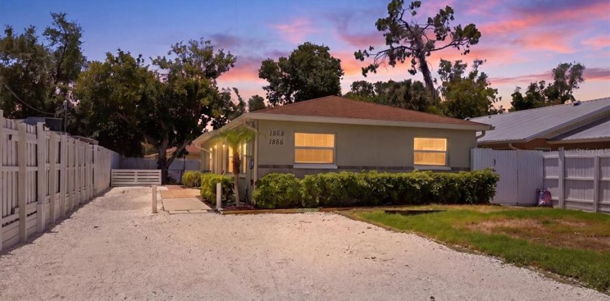 Immobilier commercial à Sarasota, Floride 8 chambres, 111.39 m2 № 2101901