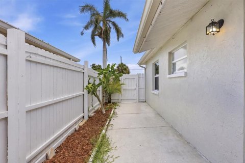 Immobilier commercial à vendre à Sarasota, Floride: 8 chambres, 111.39 m2 № 2101901 - photo 24