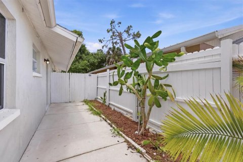 Immobilier commercial à vendre à Sarasota, Floride: 8 chambres, 111.39 m2 № 2101901 - photo 25