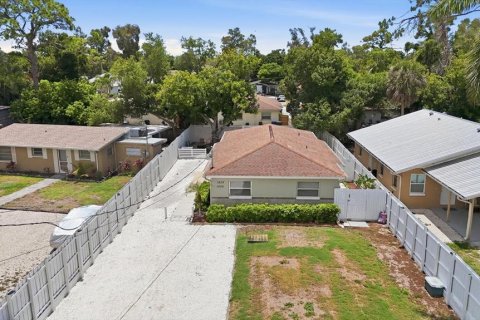 Immobilier commercial à vendre à Sarasota, Floride: 8 chambres, 111.39 m2 № 2101901 - photo 6