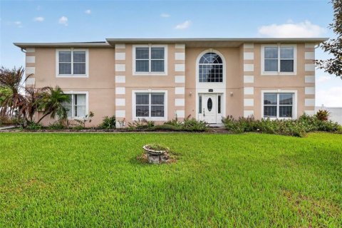 Villa ou maison à vendre à Eagle Lake, Floride: 5 chambres, 274.25 m2 № 2412743 - photo 2