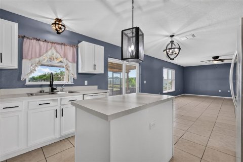 Villa ou maison à vendre à Eagle Lake, Floride: 5 chambres, 274.25 m2 № 2412743 - photo 12