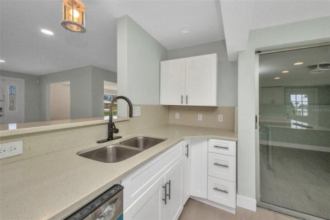 Купить виллу или дом в Порт-Шарлотт, Флорида 7 комнат, 215.35м2, № 1813617 - фото 28