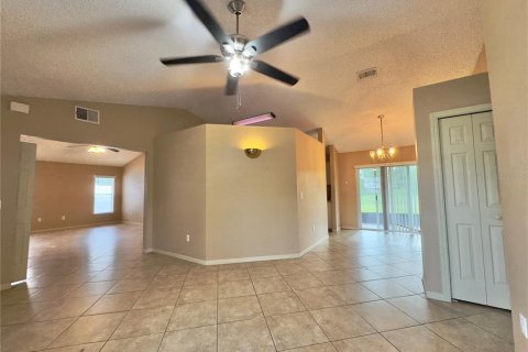 House in Apopka, Florida 3 bedrooms, 141.58 sq.m. № 1903157 - photo 7