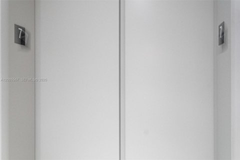 Condominio en venta en Miami, Florida, 1 dormitorio, 64.66 m2 № 2068788 - foto 25