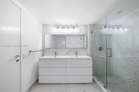 Condominio en venta en Miami, Florida, 1 dormitorio, 64.66 m2 № 2068788 - foto 13