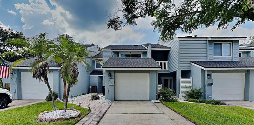Townhouse in Orlando, Florida 3 bedrooms, 182.65 sq.m. № 2200765