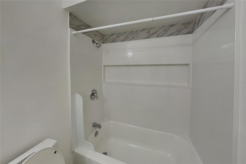 Townhouse in Orlando, Florida 3 bedrooms, 182.65 sq.m. № 2200765 - photo 20