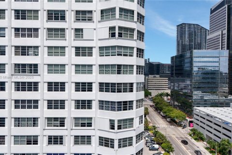 Condominio en alquiler en Miami, Florida, 2 dormitorios, 91.97 m2 № 1952057 - foto 16