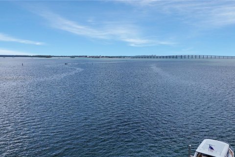 Condominio en alquiler en Miami, Florida, 2 dormitorios, 91.97 m2 № 1952057 - foto 2