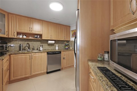 Condominio en alquiler en Miami, Florida, 2 dormitorios, 91.97 m2 № 1952057 - foto 21