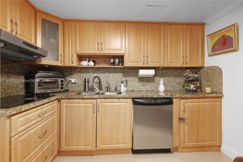 Condominio en alquiler en Miami, Florida, 2 dormitorios, 91.97 m2 № 1952057 - foto 20