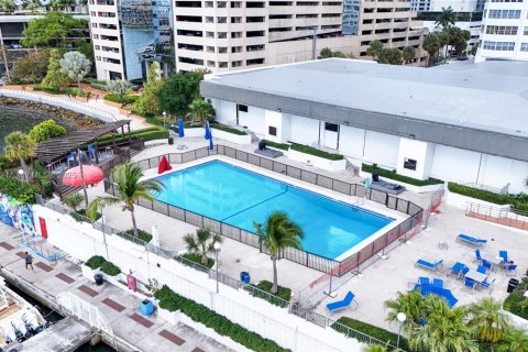 Condominio en alquiler en Miami, Florida, 2 dormitorios, 91.97 m2 № 1952057 - foto 3