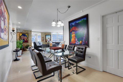 Condominio en alquiler en Miami, Florida, 2 dormitorios, 91.97 m2 № 1952057 - foto 19