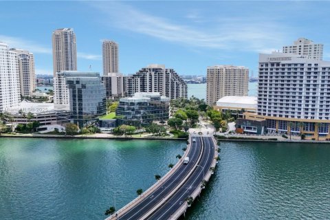 Condominio en alquiler en Miami, Florida, 2 dormitorios, 91.97 m2 № 1952057 - foto 9