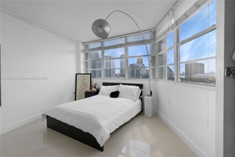 Condominio en alquiler en Miami, Florida, 2 dormitorios, 91.97 m2 № 1952057 - foto 27