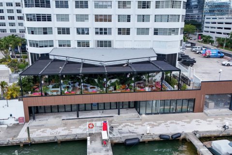 Condominio en alquiler en Miami, Florida, 2 dormitorios, 91.97 m2 № 1952057 - foto 4