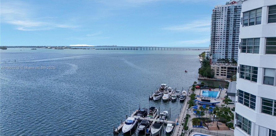 Condominio en Miami, Florida, 2 dormitorios  № 1952057