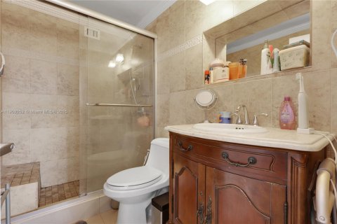 Condominio en alquiler en Miami, Florida, 2 dormitorios, 91.97 m2 № 1952057 - foto 18