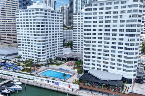 Condominio en alquiler en Miami, Florida, 2 dormitorios, 91.97 m2 № 1952057 - foto 14