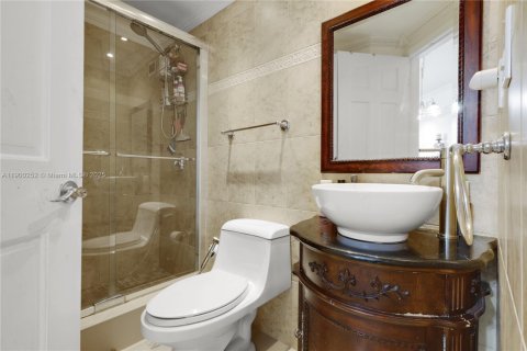Condominio en alquiler en Miami, Florida, 2 dormitorios, 91.97 m2 № 1952057 - foto 17