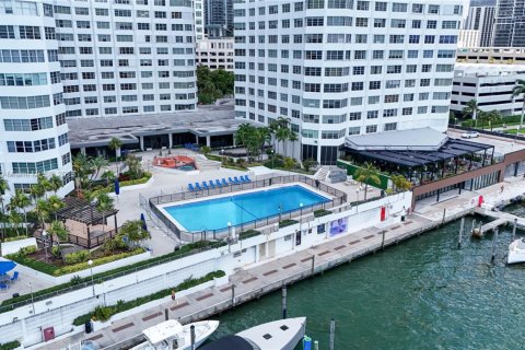 Condominio en alquiler en Miami, Florida, 2 dormitorios, 91.97 m2 № 1952057 - foto 11