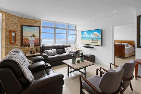 Condominio en alquiler en Miami, Florida, 2 dormitorios, 91.97 m2 № 1952057 - foto 28