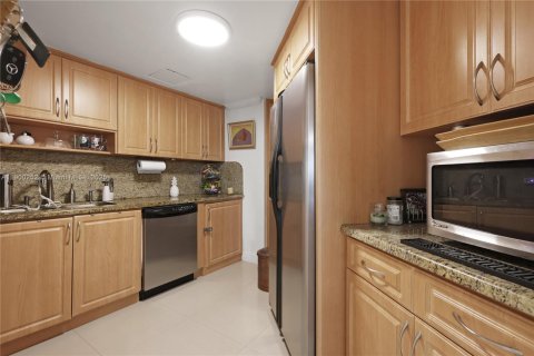 Condominio en alquiler en Miami, Florida, 2 dormitorios, 91.97 m2 № 1952057 - foto 22