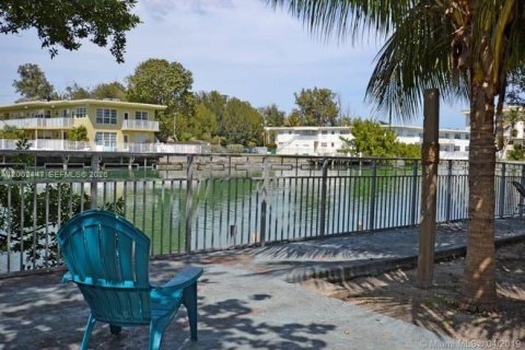 Condo in Miami Beach, Florida, 2 bedrooms  № 2067864 - photo 22