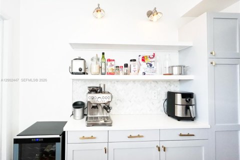 Condo in Miami Beach, Florida, 2 bedrooms  № 2067864 - photo 5