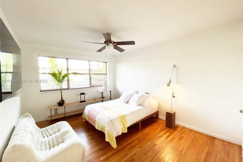 Condo in Miami Beach, Florida, 2 bedrooms  № 2067864 - photo 10