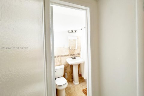 Condo in Miami Beach, Florida, 2 bedrooms  № 2067864 - photo 14