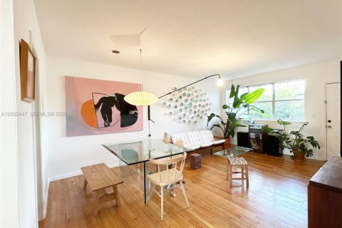 Condo in Miami Beach, Florida, 2 bedrooms  № 2067864