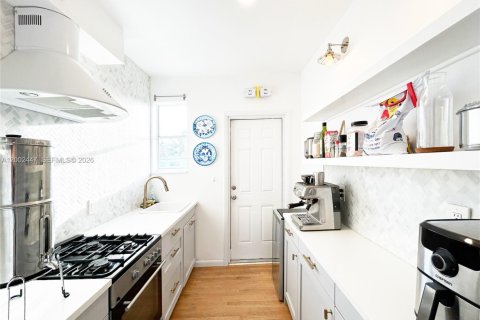 Condo in Miami Beach, Florida, 2 bedrooms  № 2067864 - photo 6