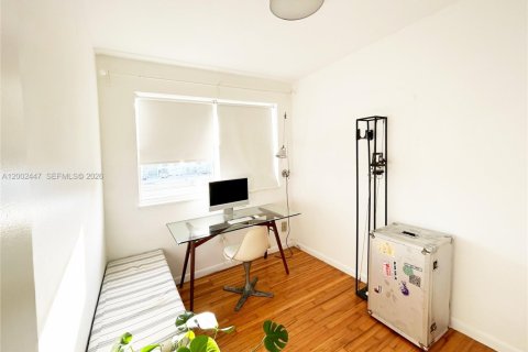 Condo in Miami Beach, Florida, 2 bedrooms  № 2067864 - photo 13