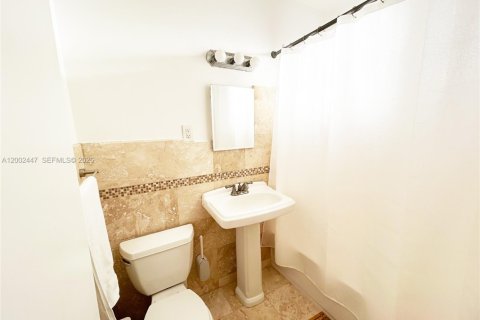 Condo in Miami Beach, Florida, 2 bedrooms  № 2067864 - photo 15