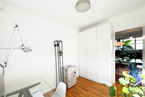 Condo in Miami Beach, Florida, 2 bedrooms  № 2067864 - photo 11