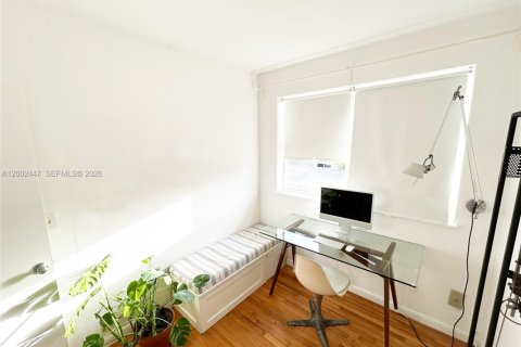 Condo in Miami Beach, Florida, 2 bedrooms  № 2067864 - photo 12